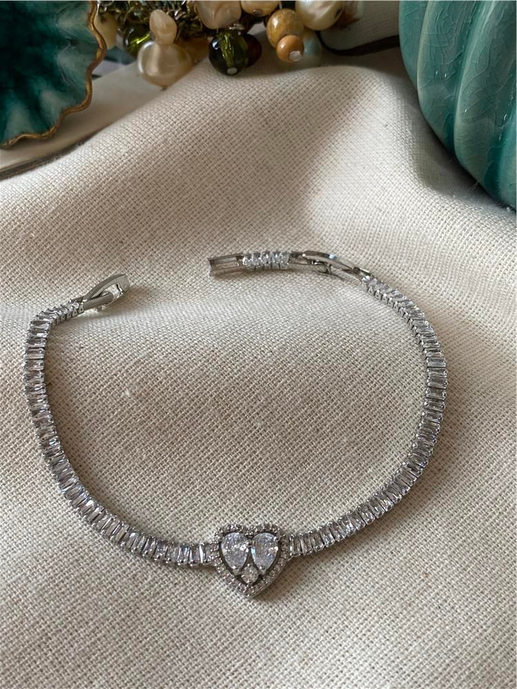 Silver Baget Taşlı Amor Bileklik