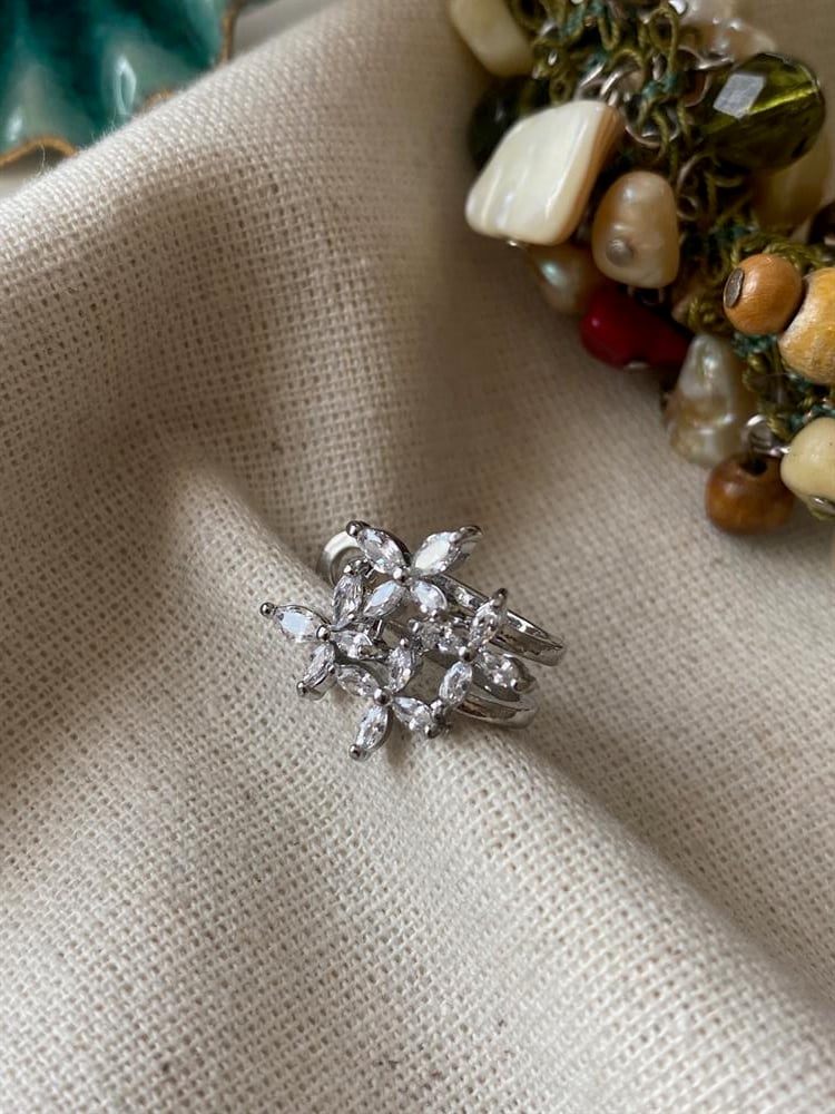 Silver Daisy Kıkırdak Küpe