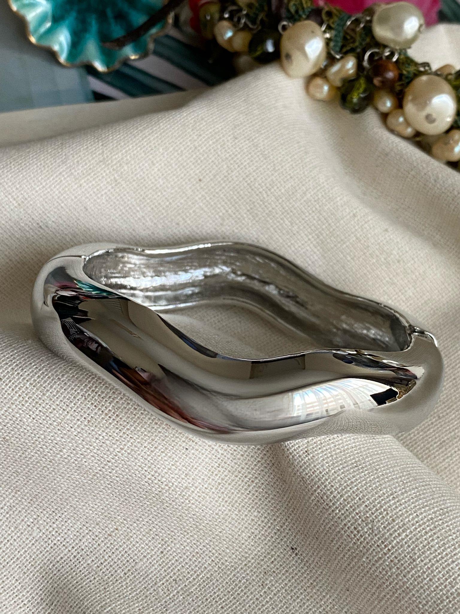 Silver Dalgalı Bone Kelepçe