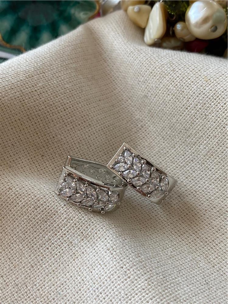 Silver Eta Küpe
