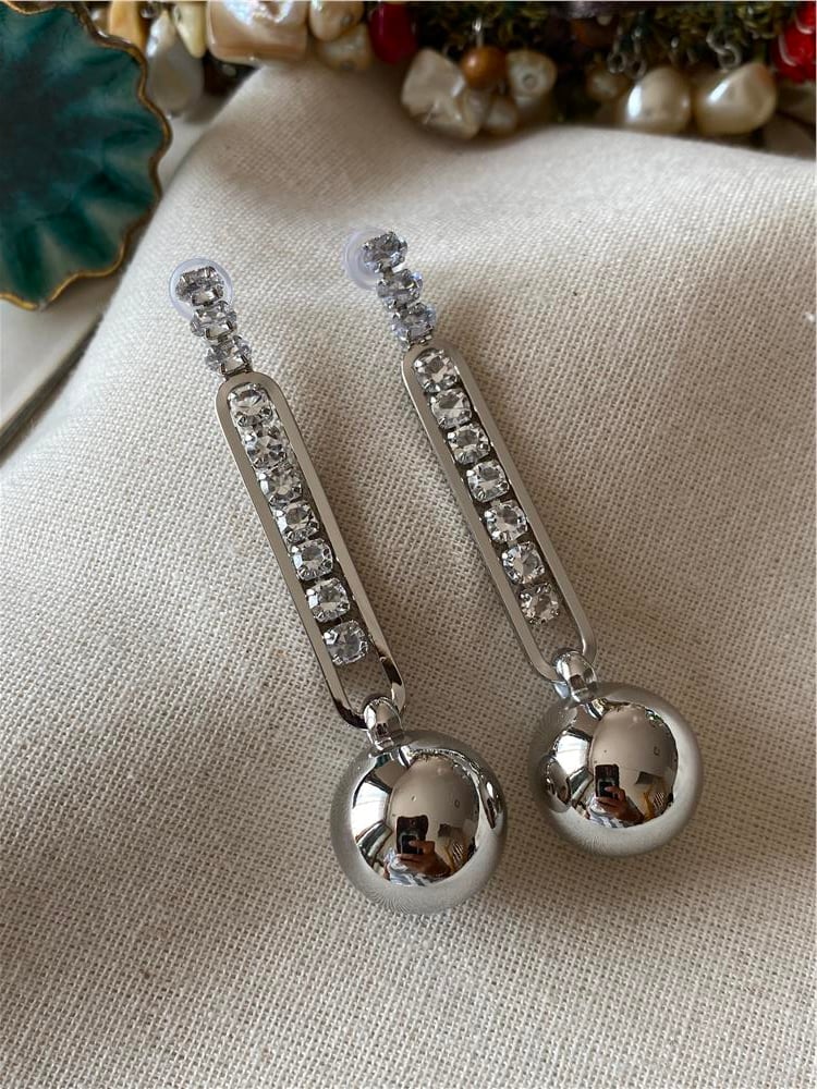 Silver Suyolu Detaylı Top Küpe