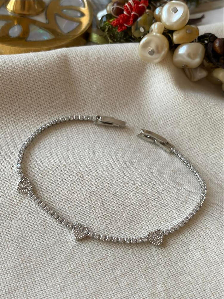 Silver Taşlı Kalp Detaylı İnce Suyolu Bileklik