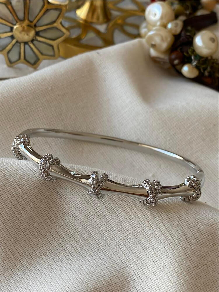 Silver Taşlı Kemik Model Kelepçe