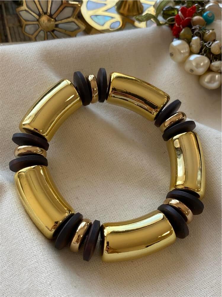 Siyah Ahşap Plaka Detaylı Gold Esnek Bileklik