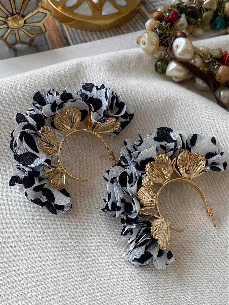 Siyah Beyaz Tül Detaylı Küpe