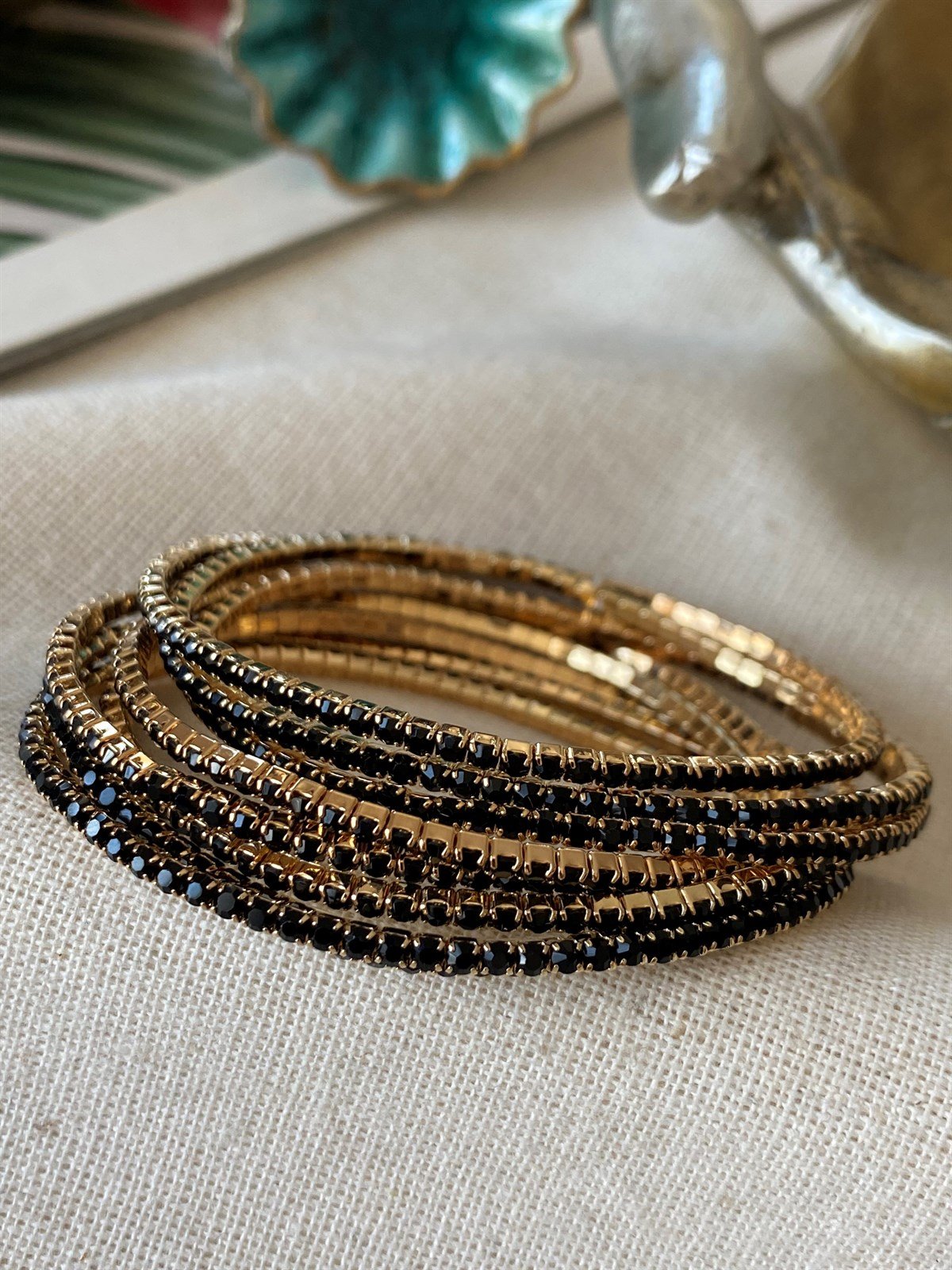 Siyah Esnek Suyolu Bileklik