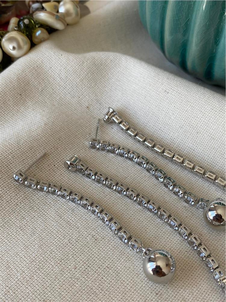 Suyolu Detaylı Silver Ball Küpe