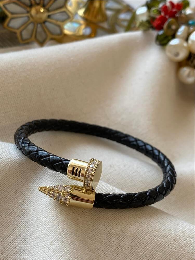 Taşlı Çivi Detaylı Siyah Deri Bileklik