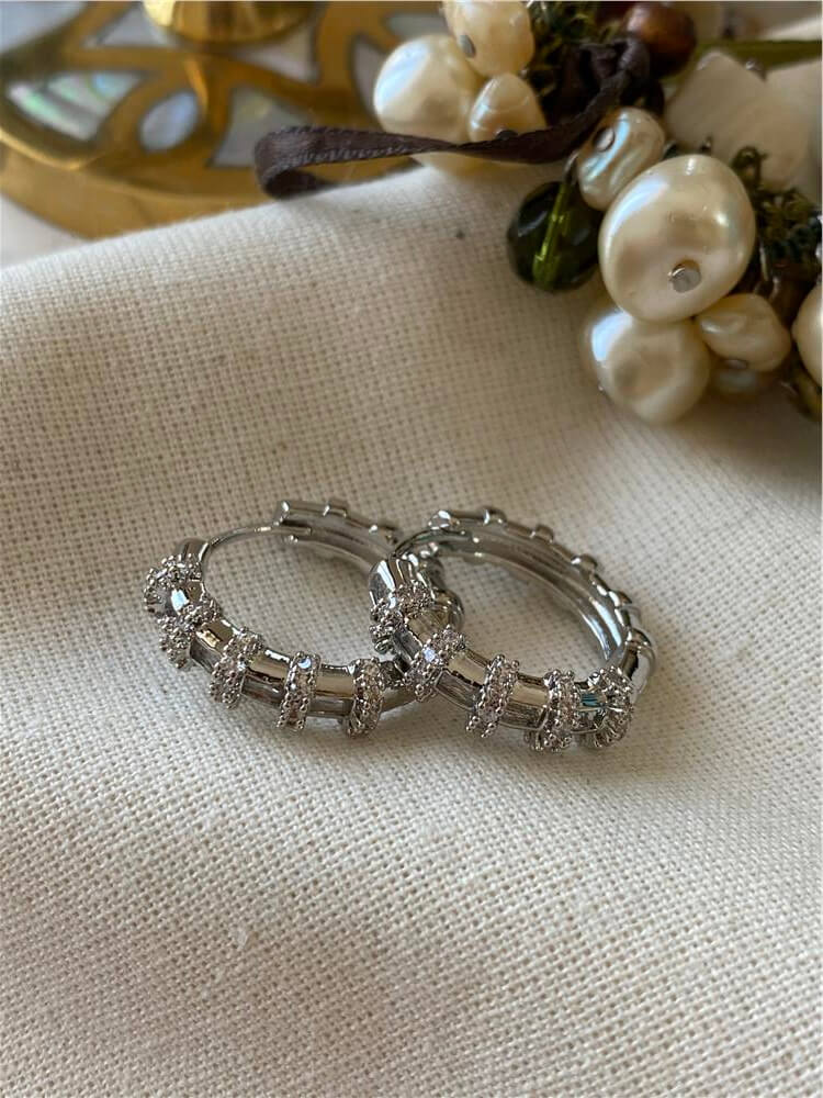 Taşlı Silindir Detaylı Silver Halka Küpe