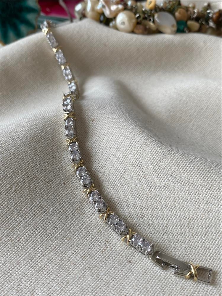 Taşlı XOXO Bileklik