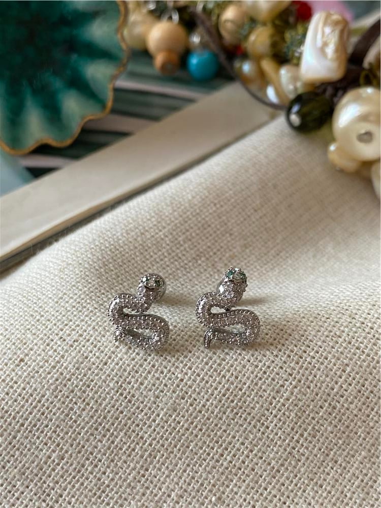 Taşlı Yılan Piercing