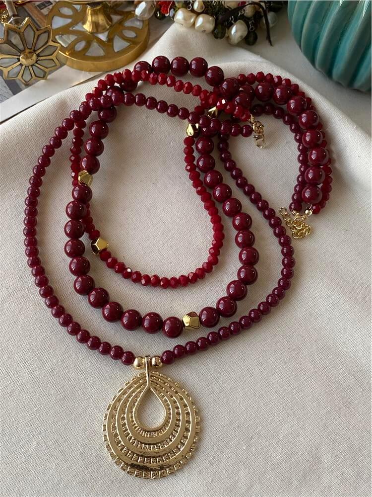 Üçlü Büyük Gold Desenli Plaka Detaylı Bordo Boncuk Kolye