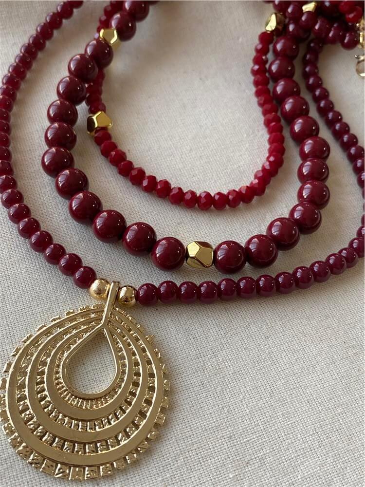 Üçlü Büyük Gold Desenli Plaka Detaylı Bordo Boncuk Kolye