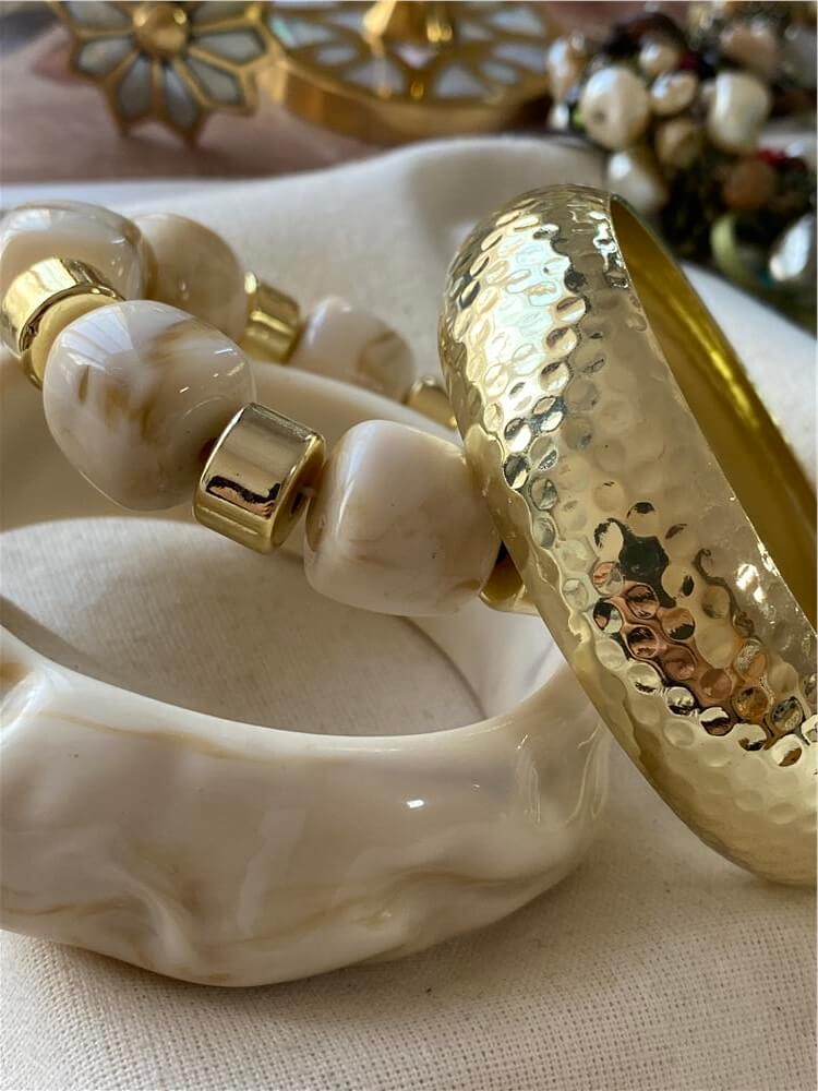 Üçlü Gold Detaylı Krem Bilezik Seti