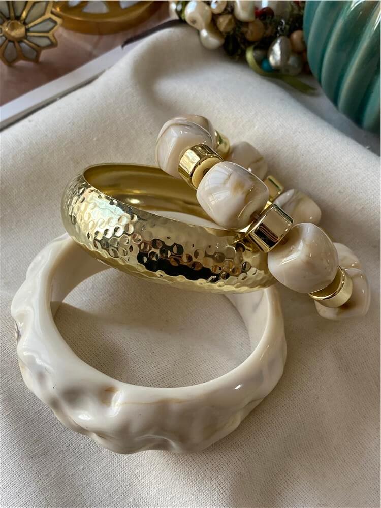 Üçlü Gold Detaylı Krem Bilezik Seti