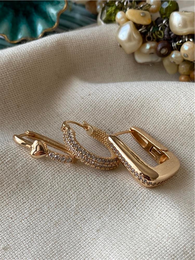 Üçlü Şekillerin Işıltısı Küpe