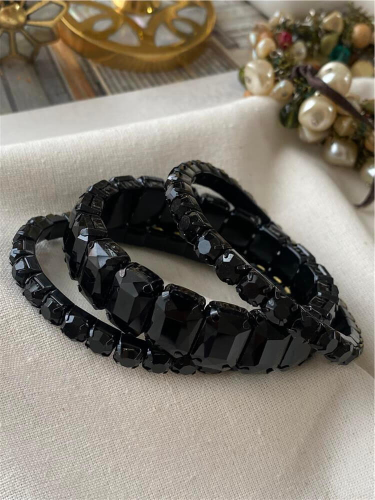 Üçlü Siyah Taşlı Esnek Bileklik