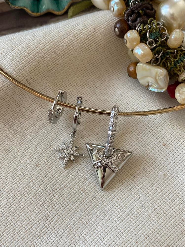 Üçlü Taşlı Üçgen Star Küpe