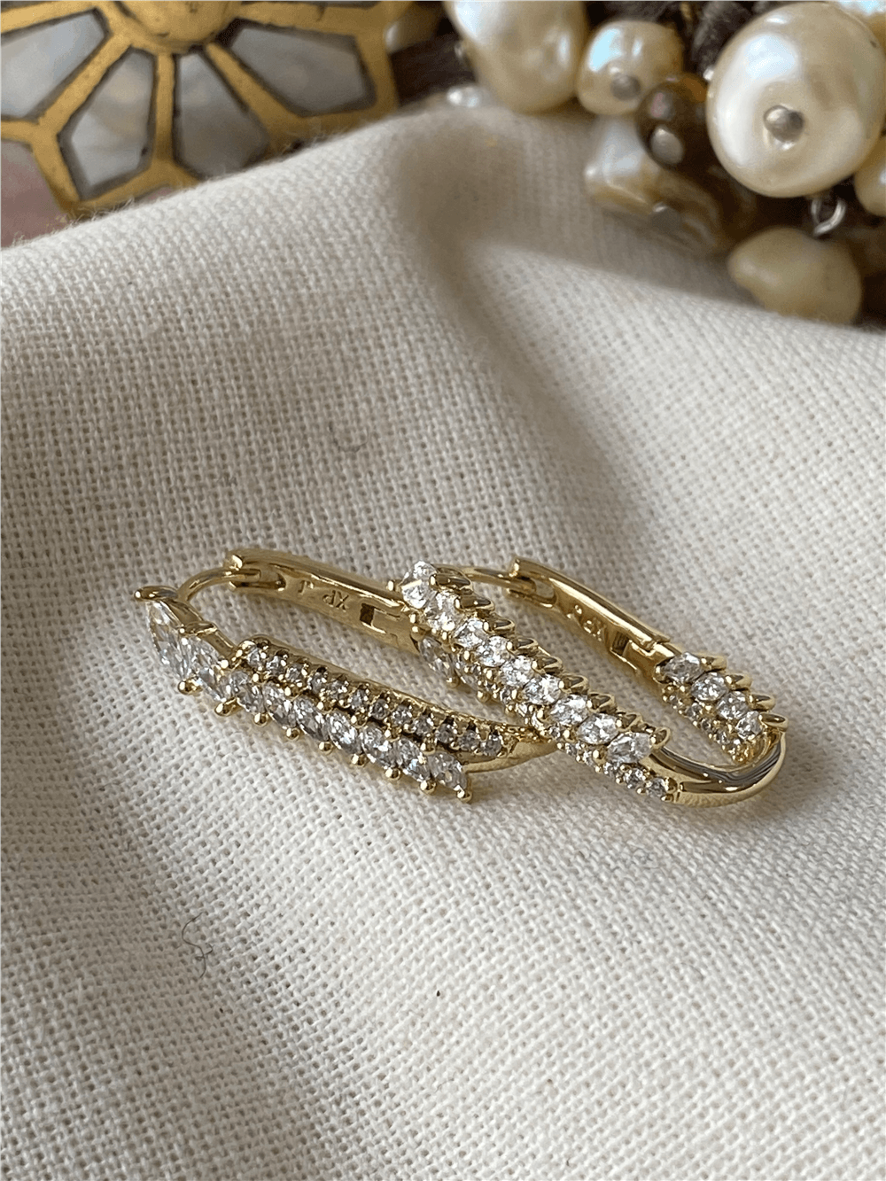 VIP 14K Arpa Taşlı Oval Küpe