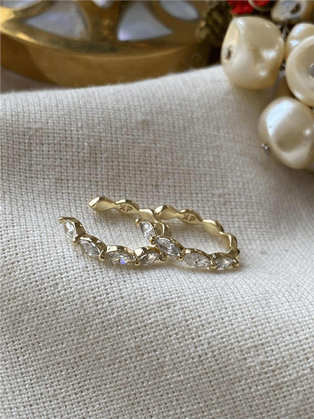 VIP 14K Badem Taşlı Kıkırdak Küpe