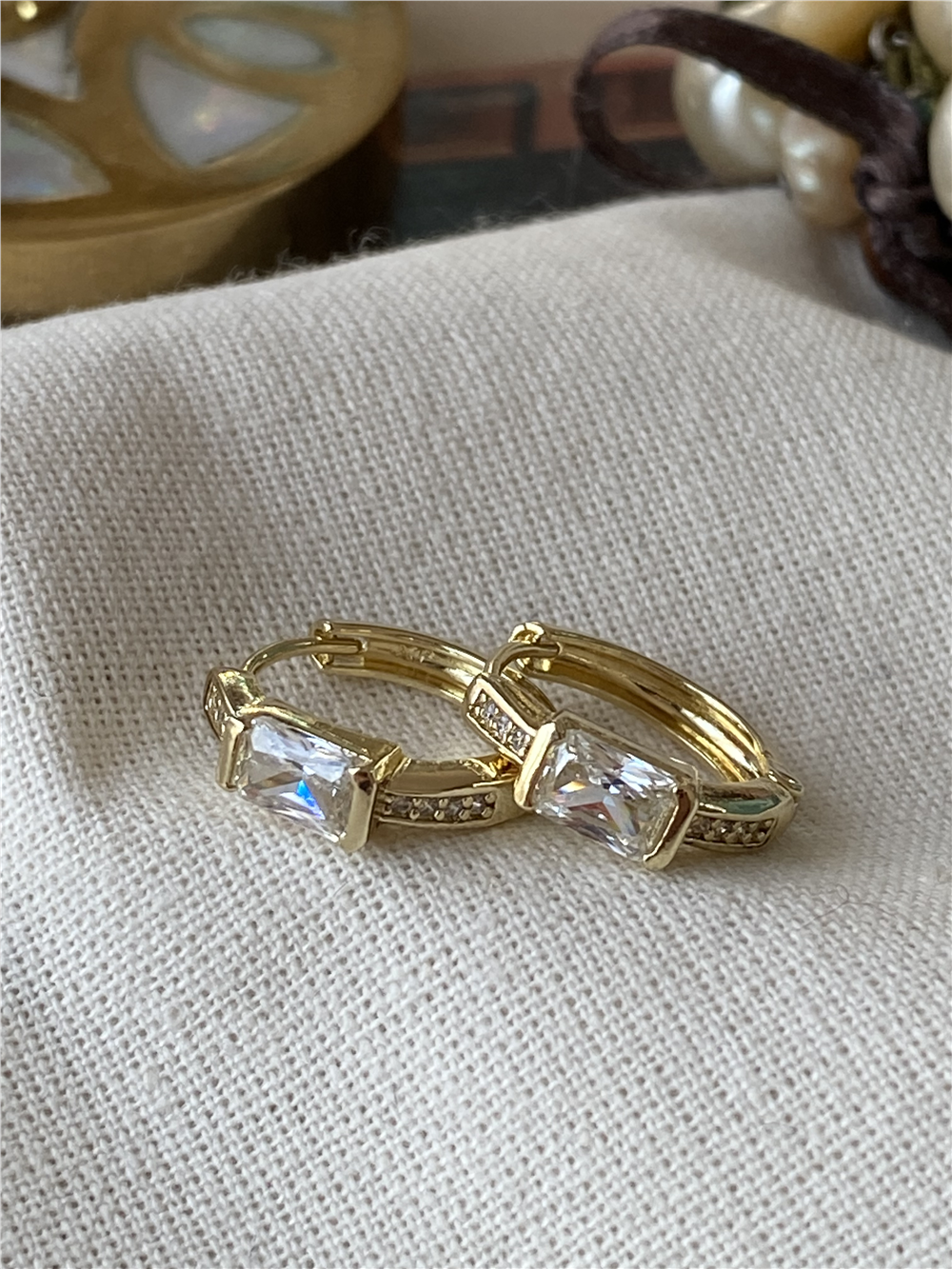 VIP 14K Baget Taşlı Mini Halka Küpe