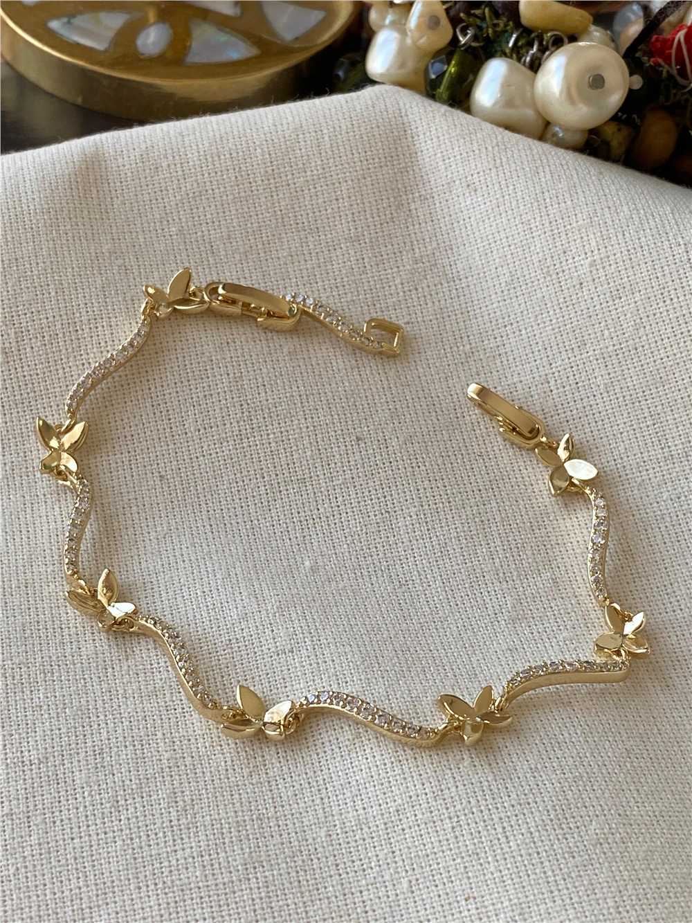 VIP 14K Kelebek Figürlü Wave Model Bileklik