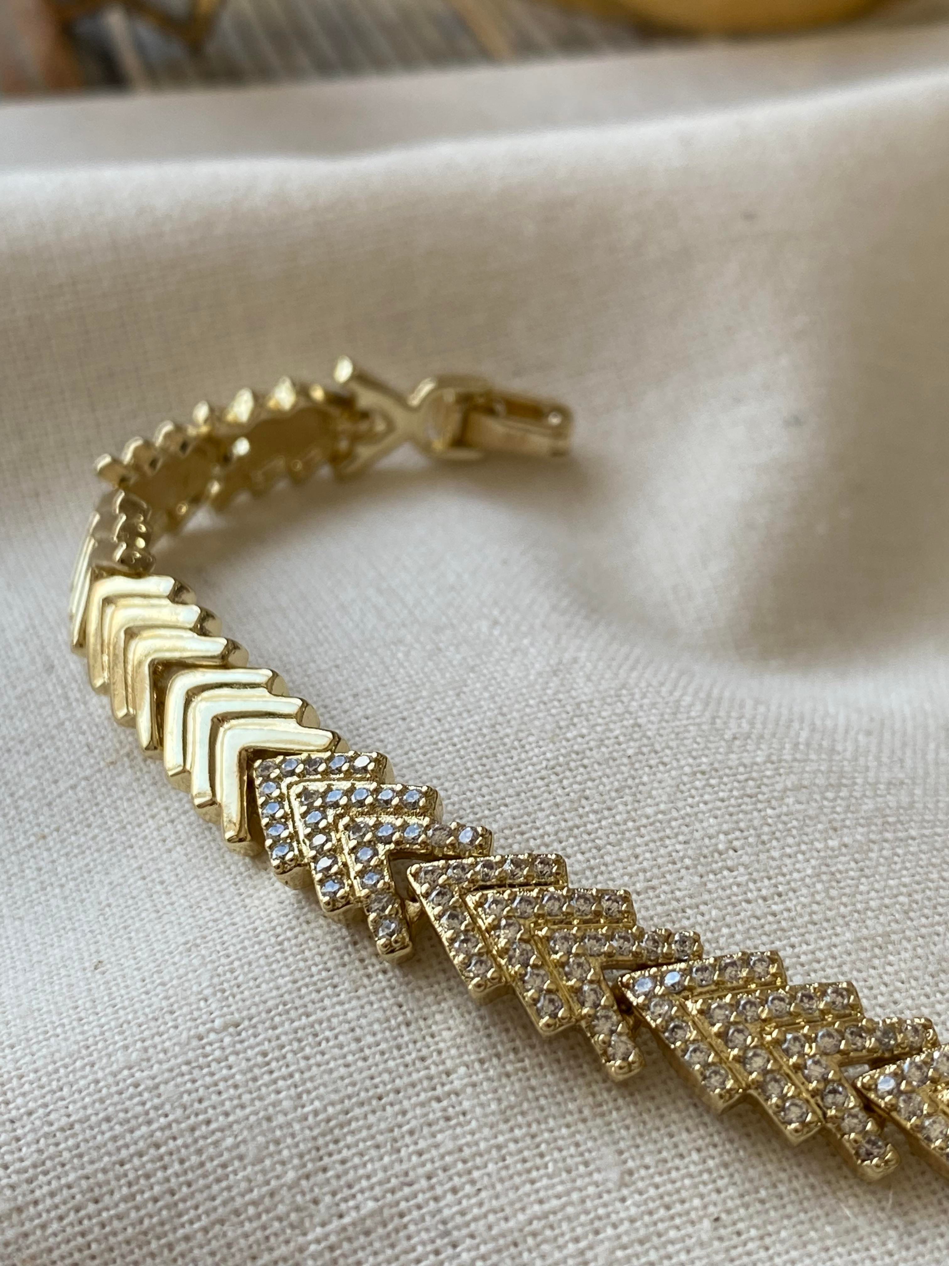 VIP 14K Ortası Taş Detaylı Arrow Bileklik