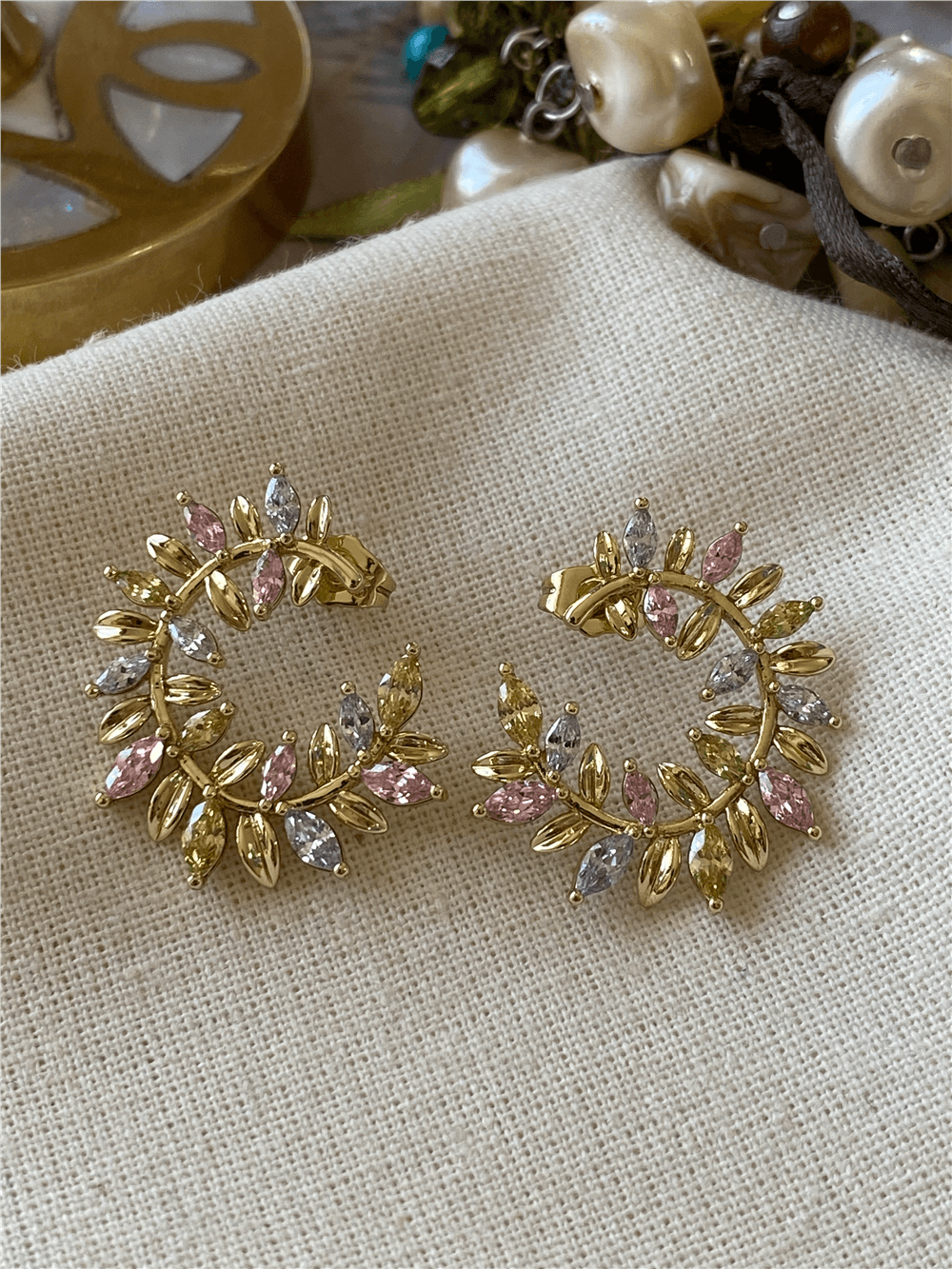 VIP 14K Pastel Taşlı Çelenk Küpe