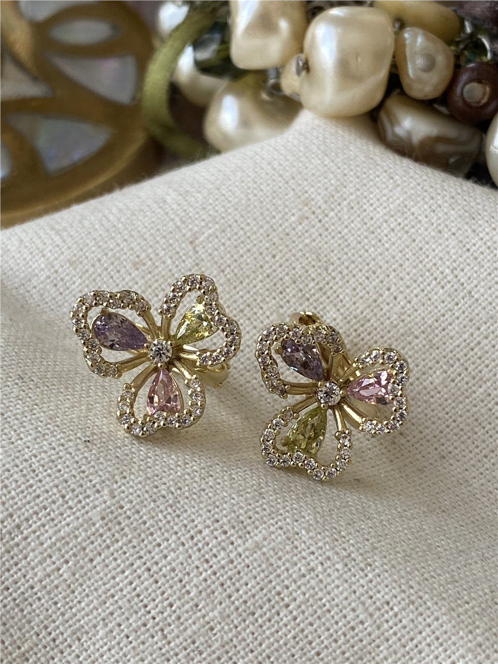 VIP 14K Pastel Taşlı Çiçek Küpe