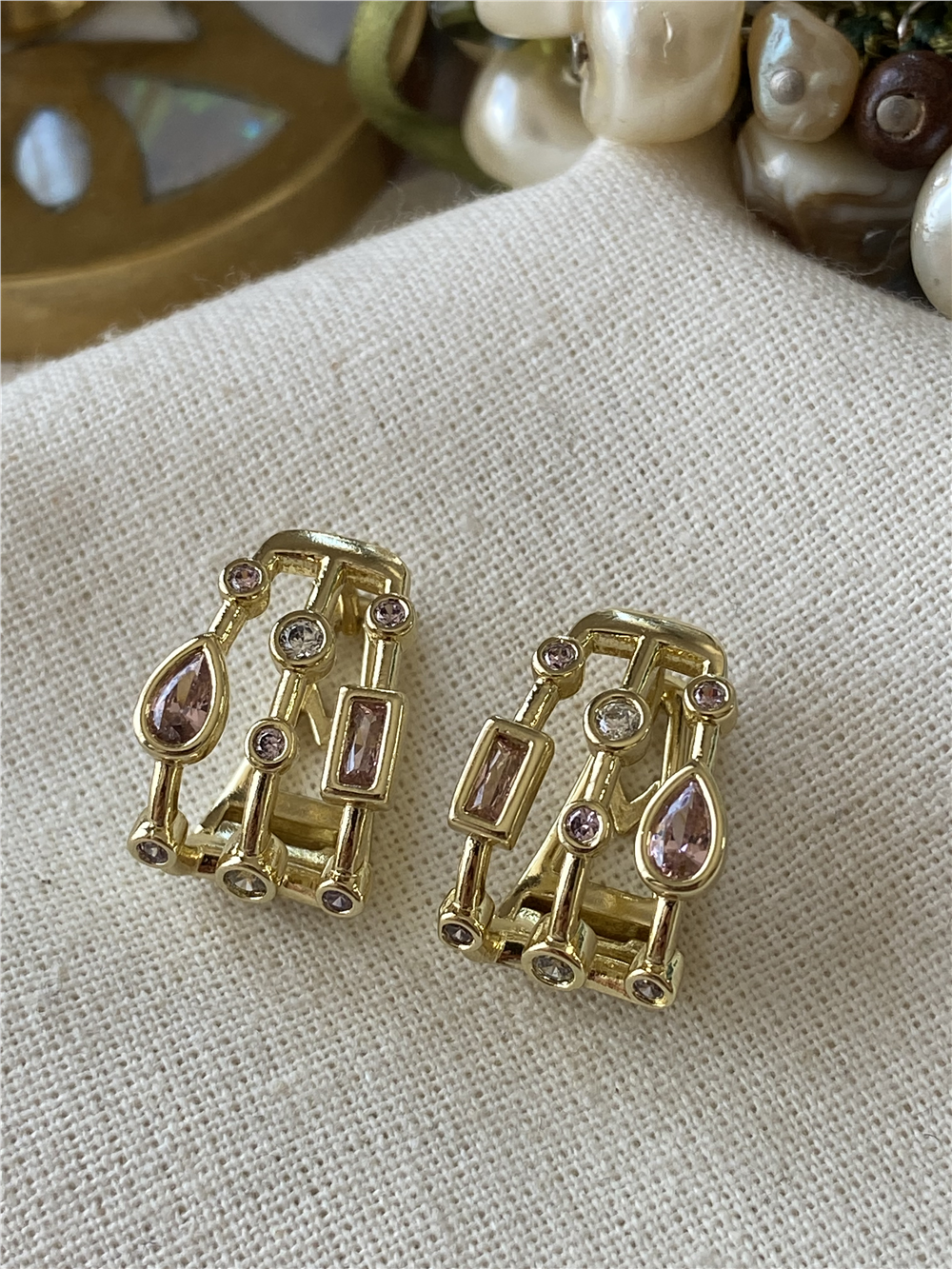 VIP 14K Pembe Taşlı Kaburga Model Küpe