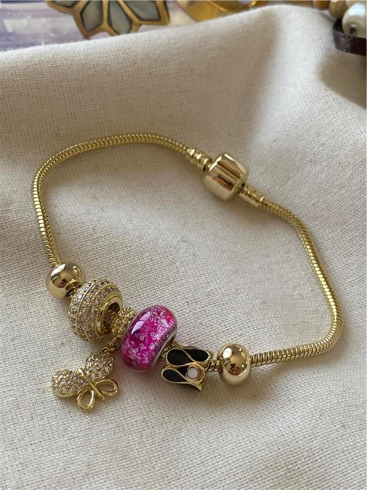 VIP 14K Pembe Taşlı Kelebek Charmlı Klipsli Bileklik