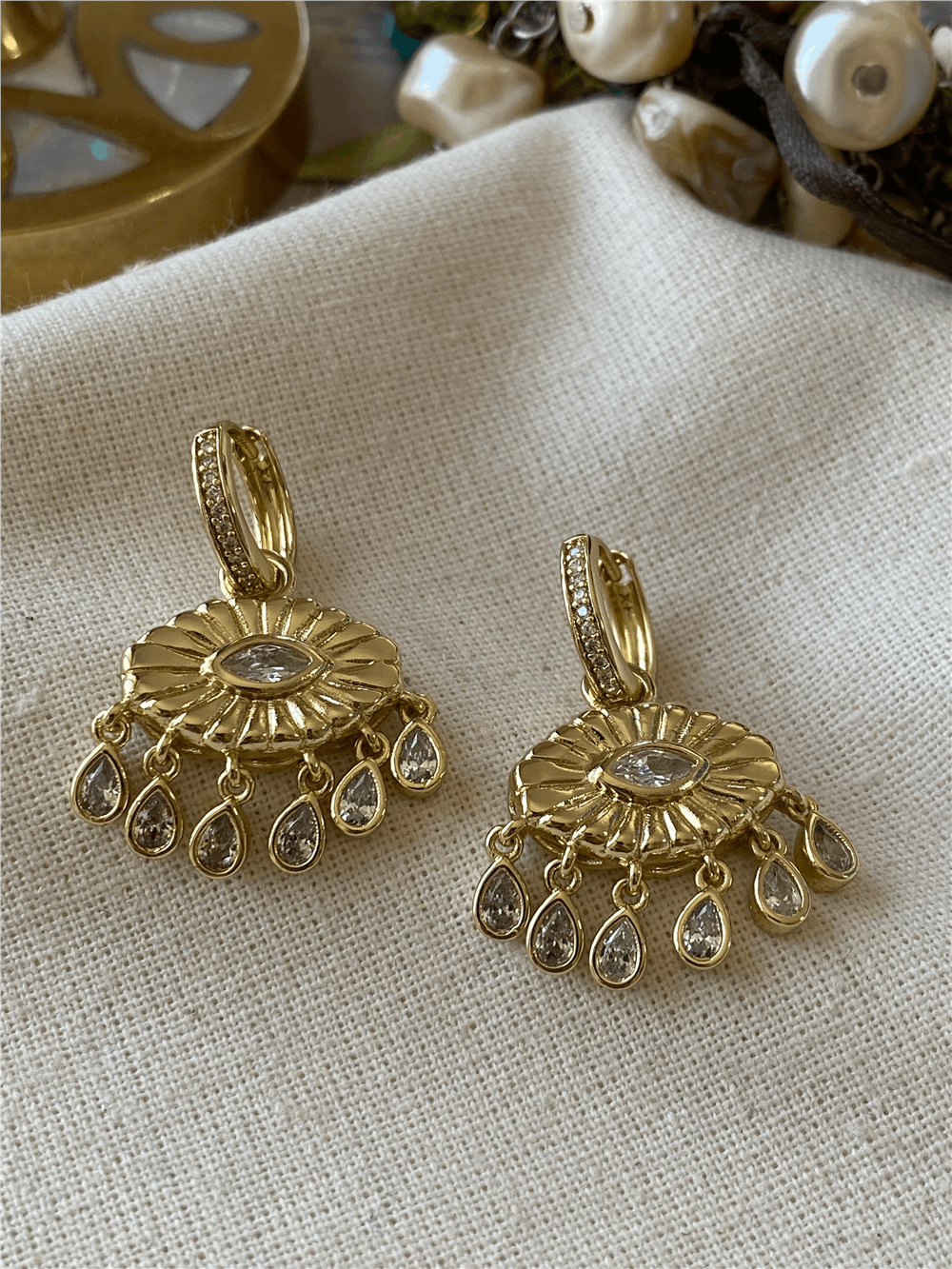 VIP 14K Sallantılı Göz Küpe