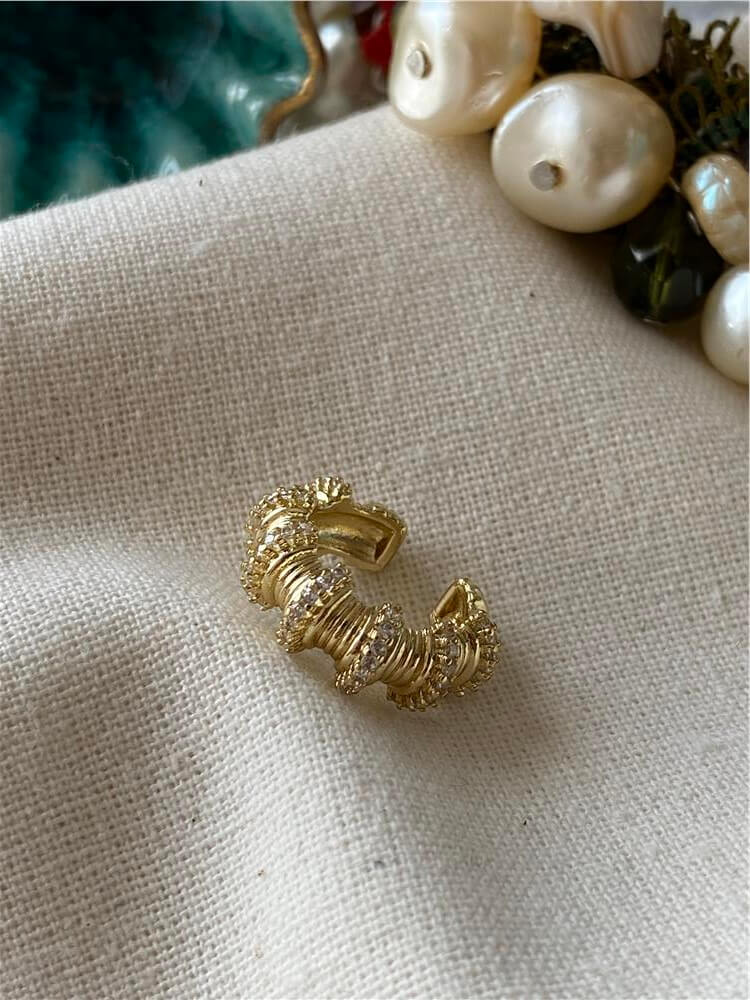 VIP 14K Taşlı Çizgili Kıkırdak Küpe
