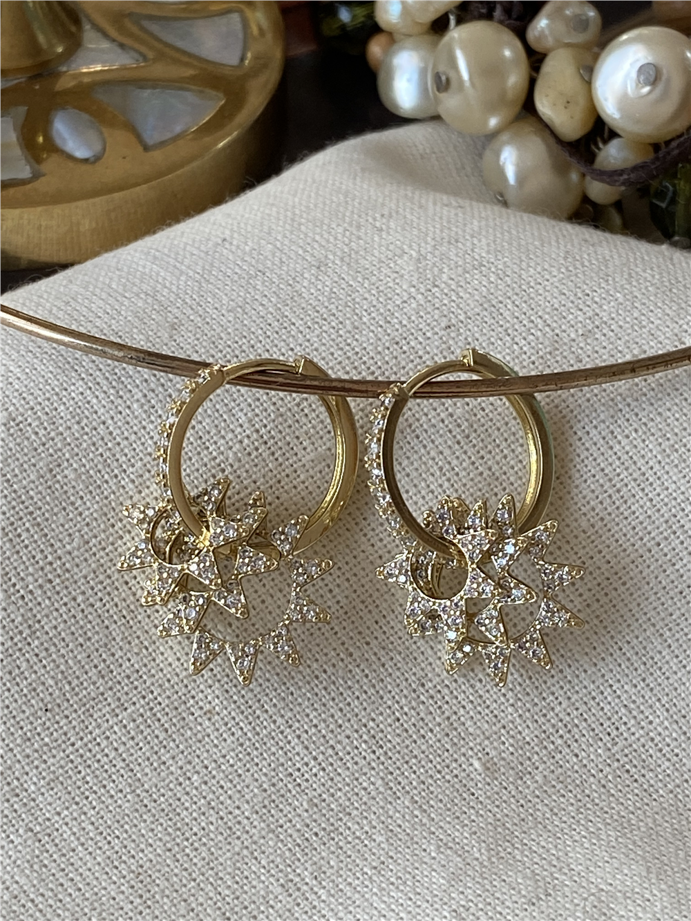 VIP 14K Taşlı Güneş Charmlı Halka Küpe