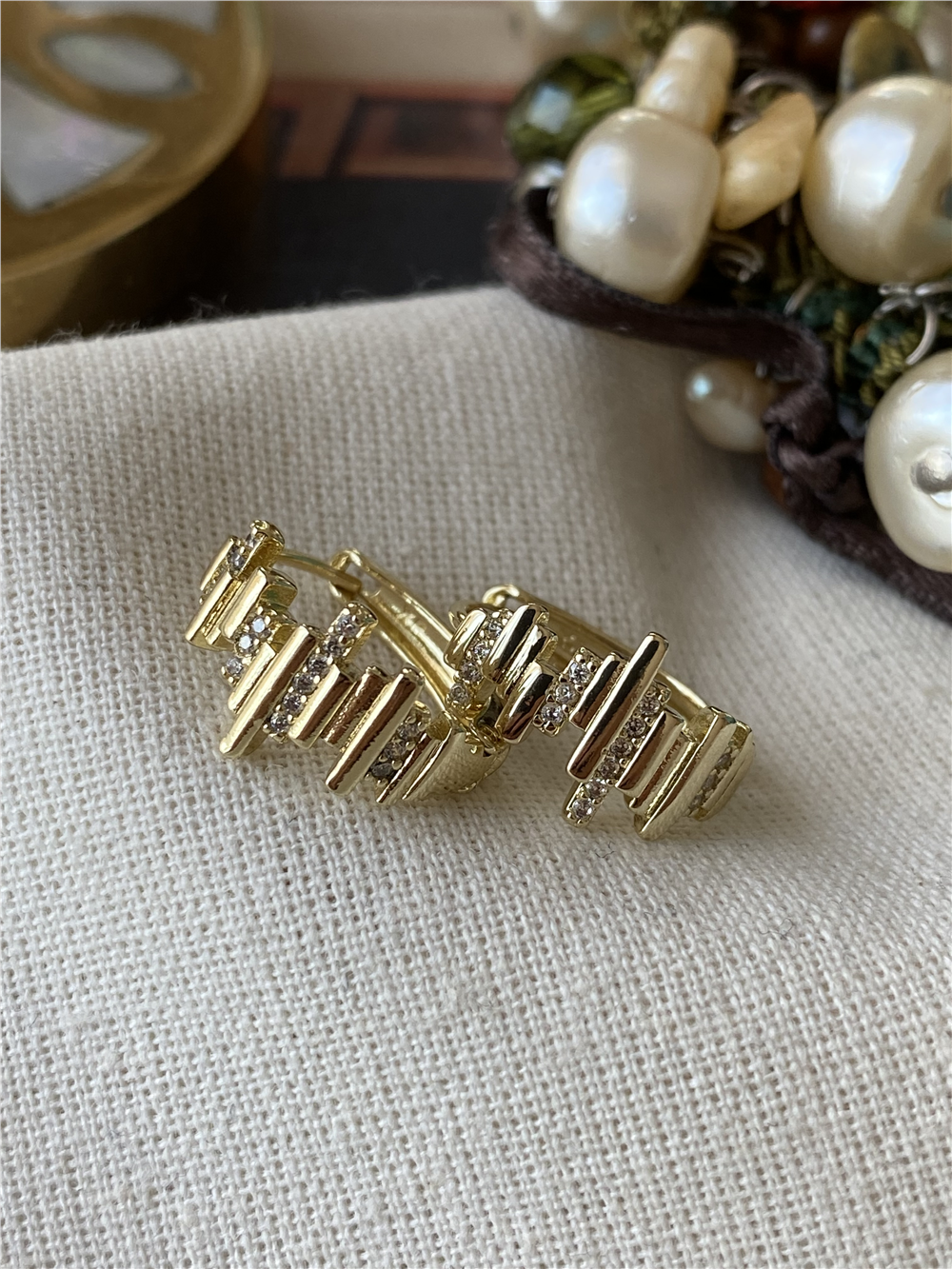 VIP 14K Taşlı Ritim Model Küpe