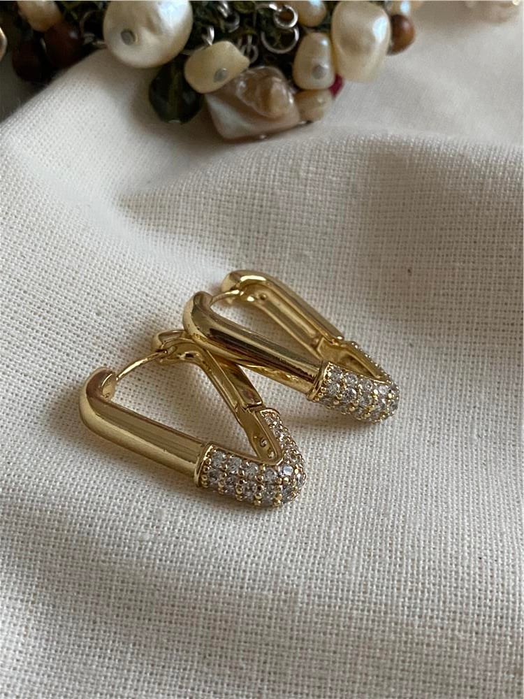 VIP 14K Taşlı Üçgen Küpe