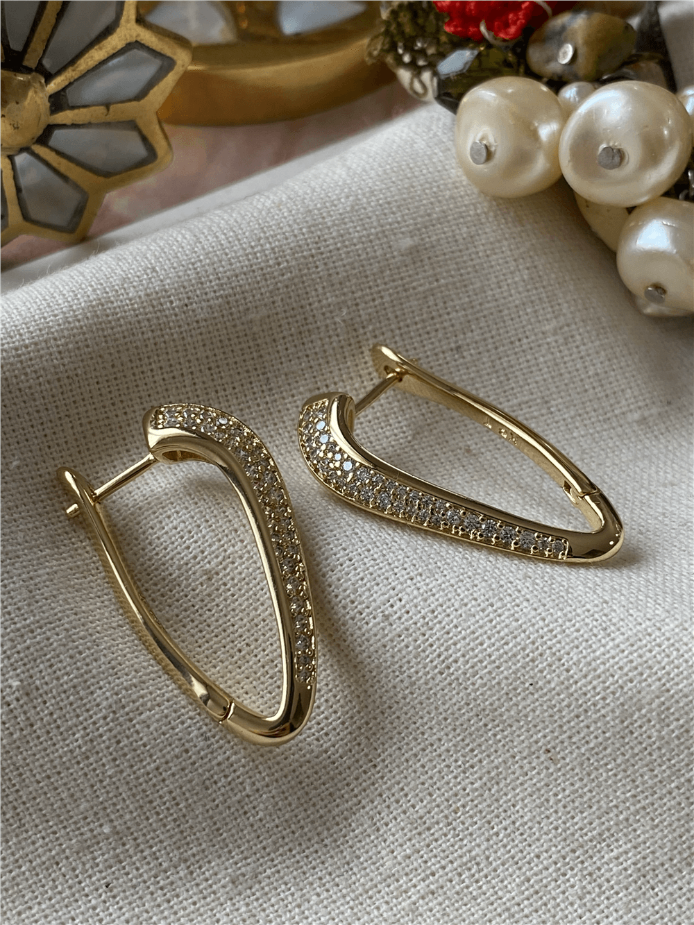 VIP 14K Taşlı V Model Küpe