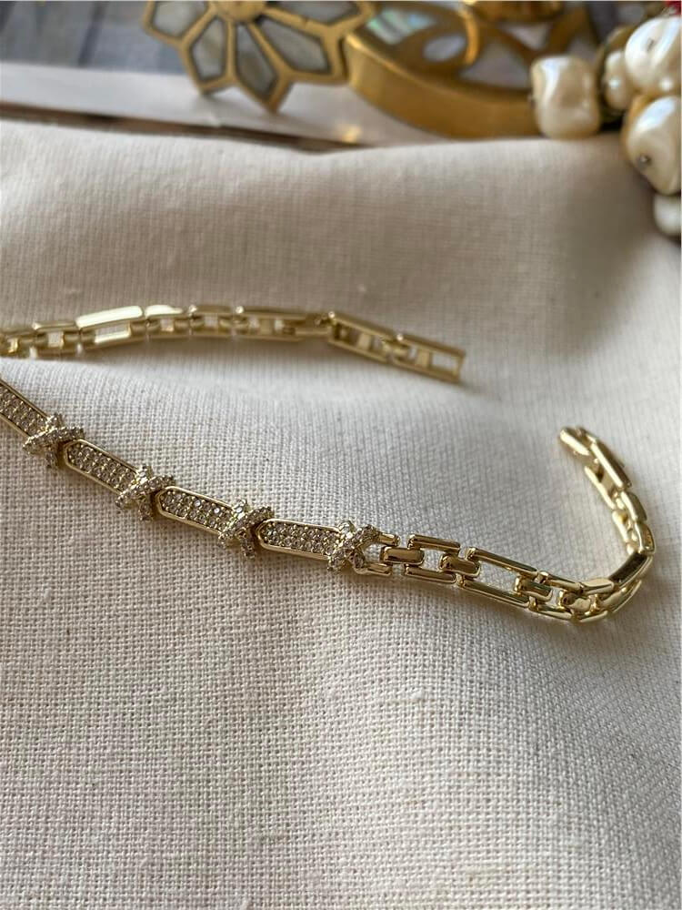 VIP 14K Taşlı X Figürlü Plaka Bileklik