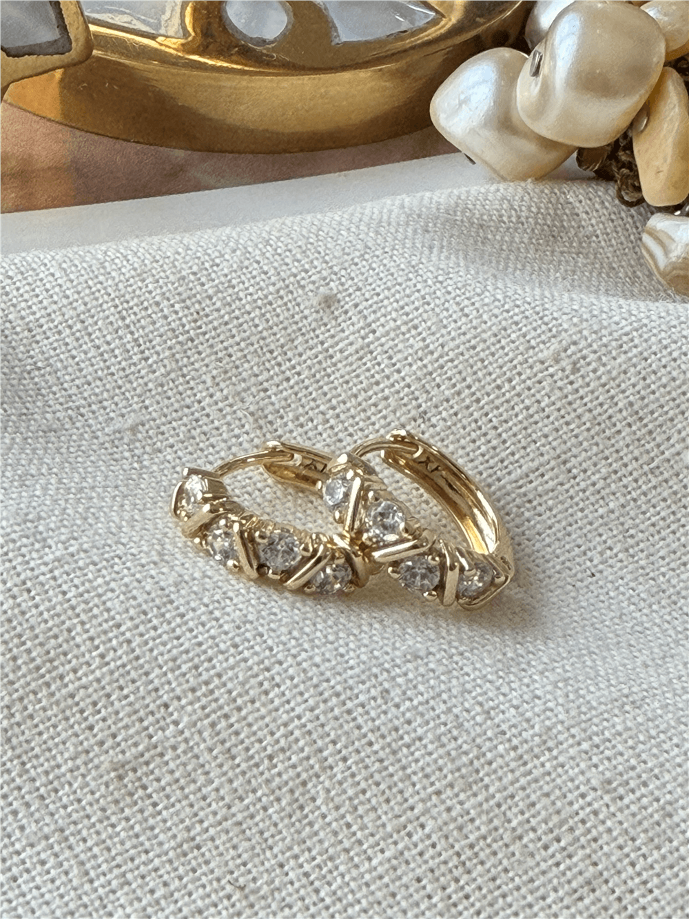 VIP 14K Tektaşlı Desenli Mini Küpe