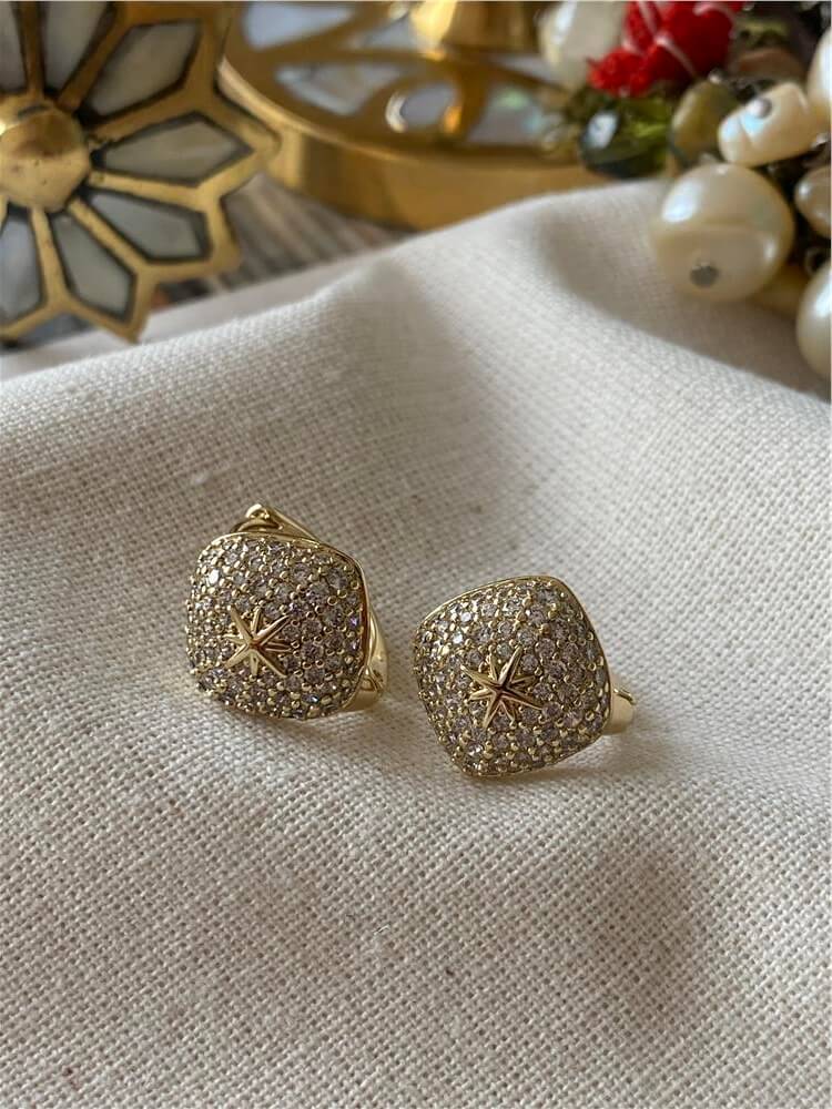 VIP 14K Yıldız Baskılı Taşlı Düğme Küpe