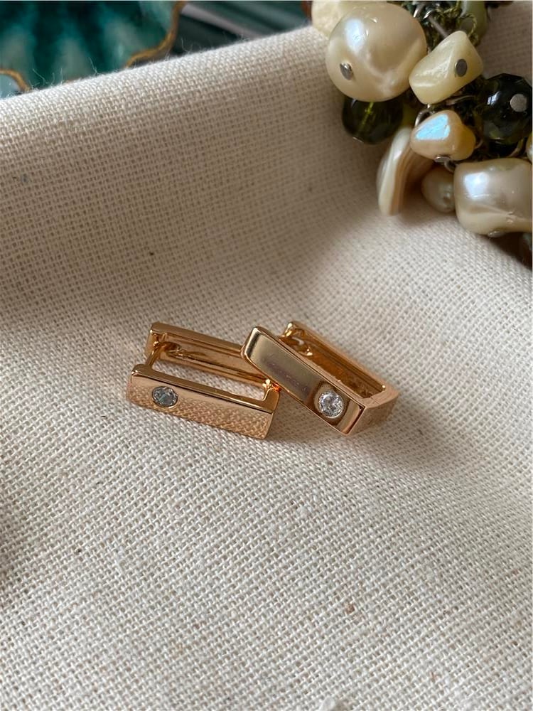 VIP Tek Taş Dikdörtgen Küpe