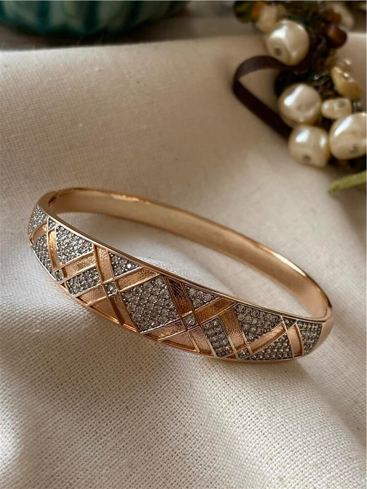 VIP X Desen Silver Taşlı Kelepçe