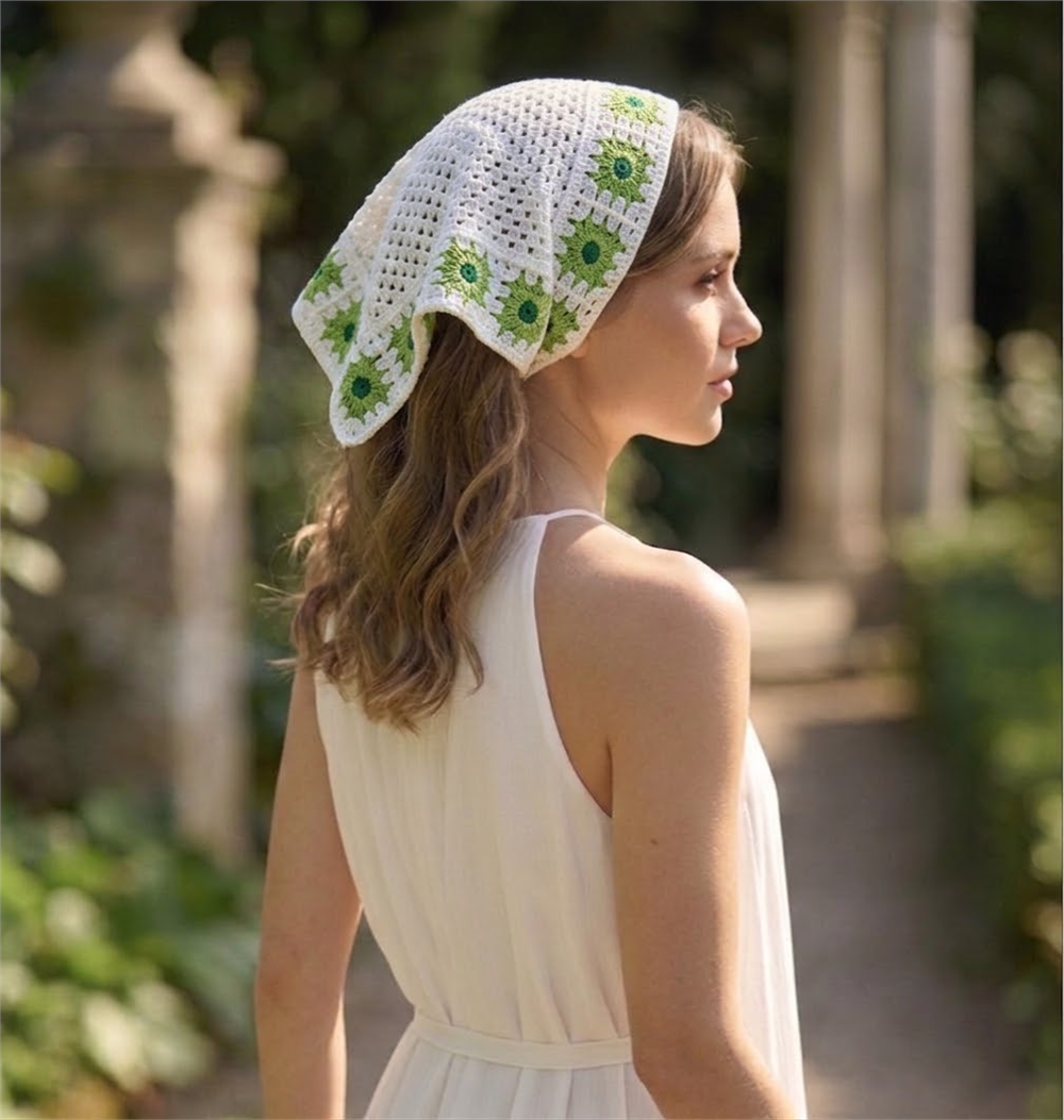 Yeşil Çiçekli Örgü Model Üçgen Bandana