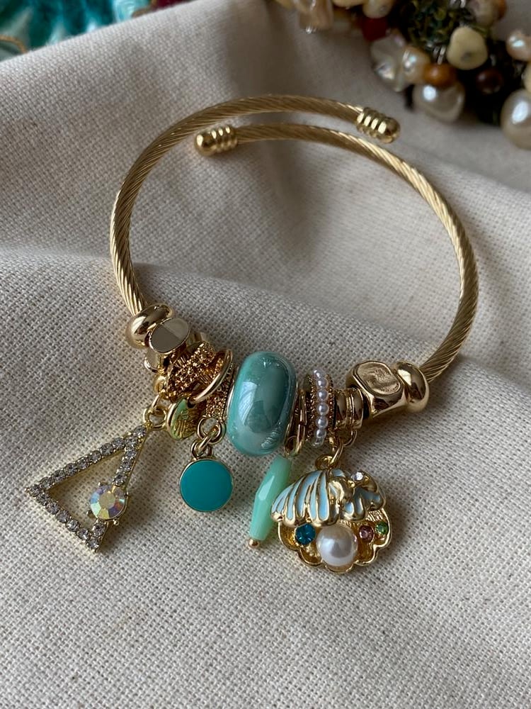 Yeşil Deniz Kabuğu Charmlı Bileklik