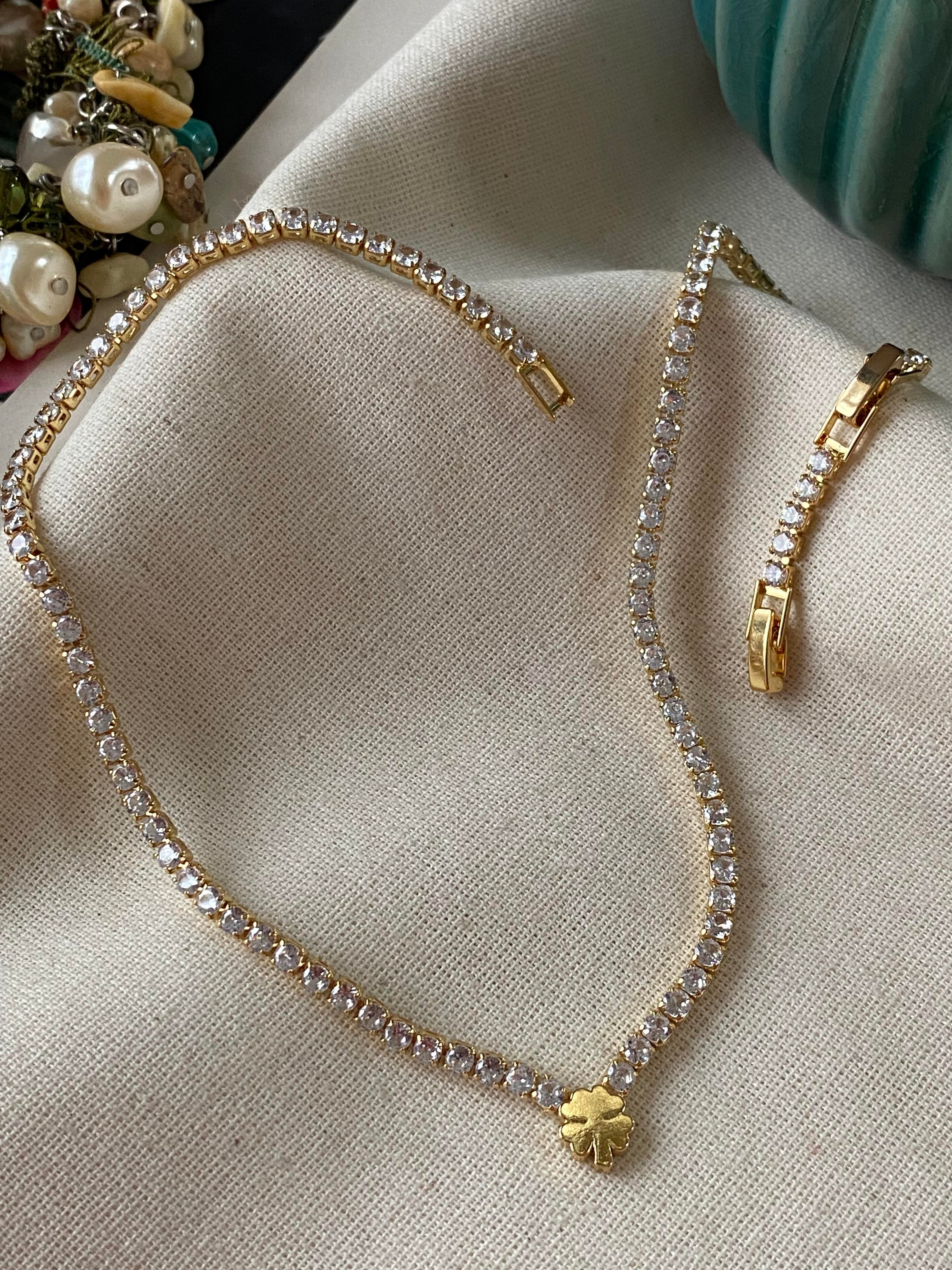 Yonca Figürlü Su Yolu Kolye