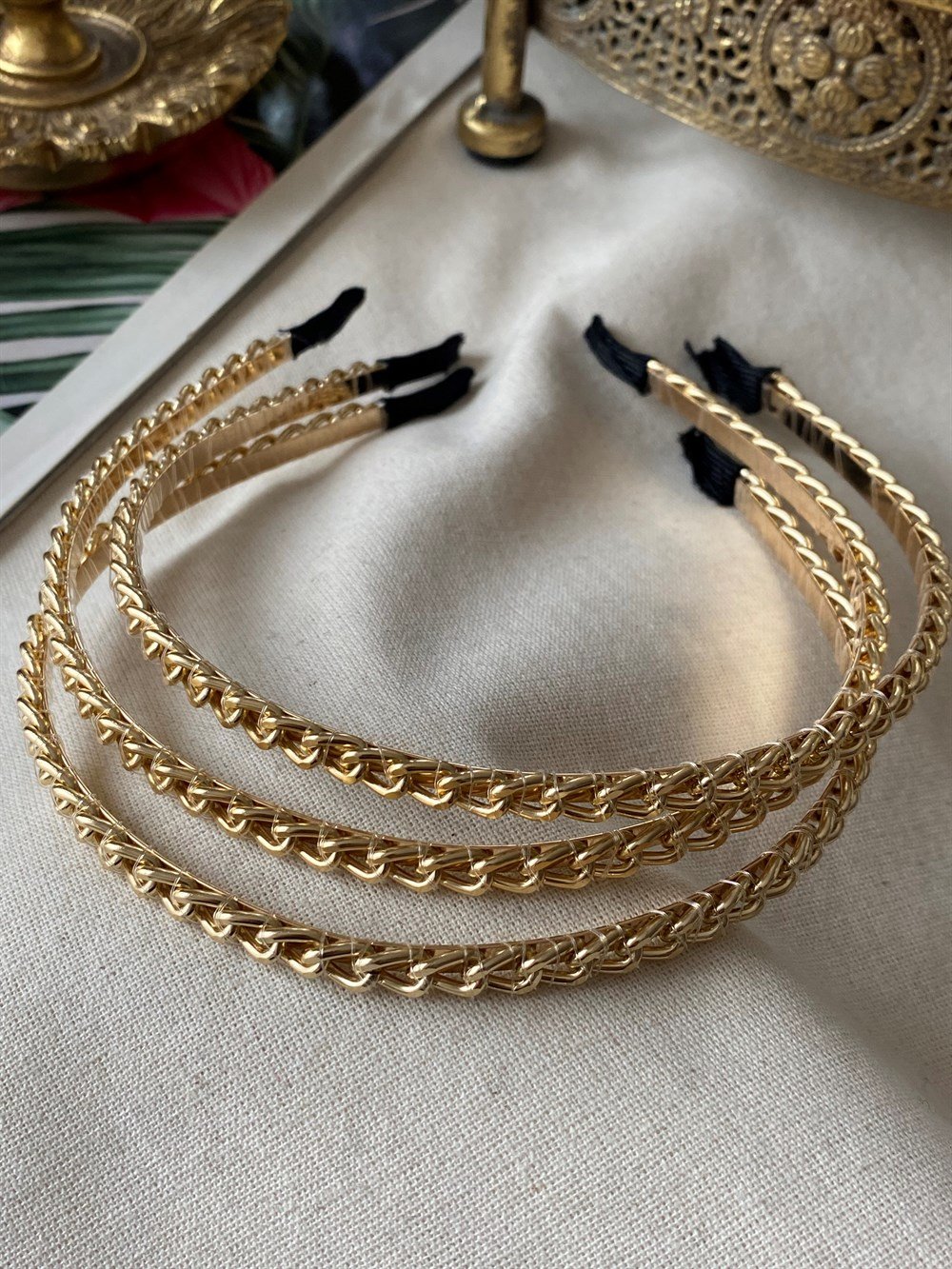 Zincir Detaylı Gold Taç