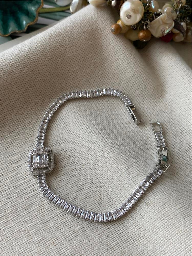 Zirconium Este Bileklik