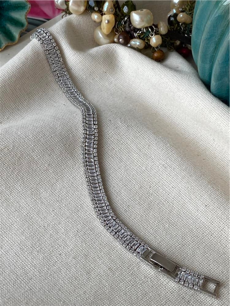 Zirconium Sıralı Tektaş Baget Suyolu Bileklik