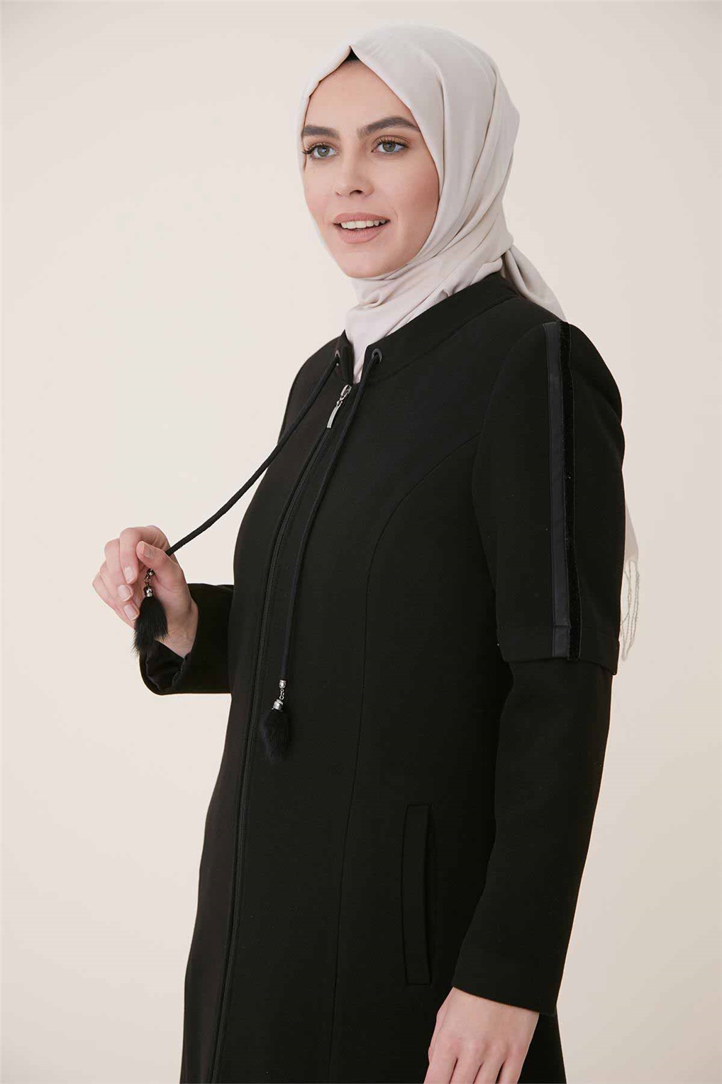 Sitare Kolları Derili Manto 20K715- Siyah