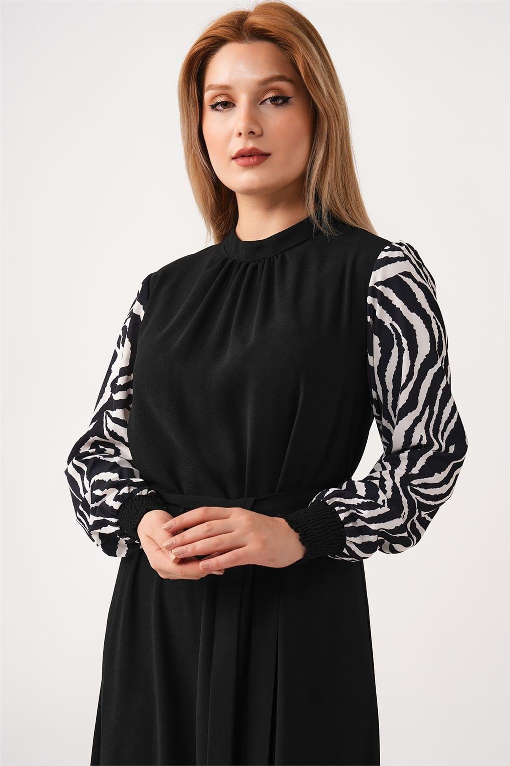 SİTARE KOLU ZEBRALİ ELBİSE 231055- Siyah / Beyaz